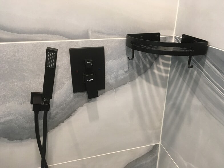 Accessible fixtures - 658 64th Ave S