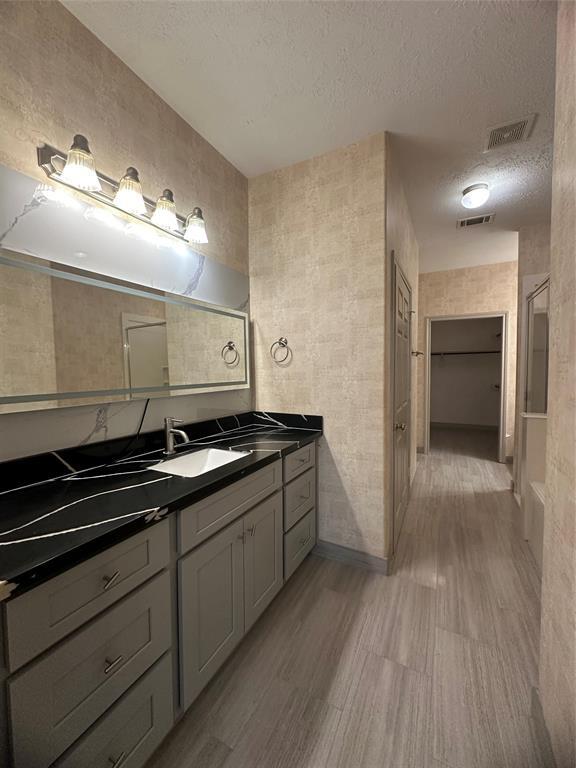 Building Photo - 2027 Marchwood Manor Dr