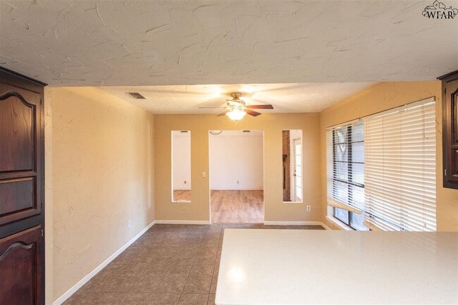 Building Photo - 4614 Spring Shadow Dr
