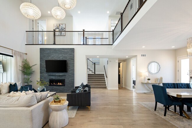 Building Photo - 6 Bedroom 5.5 Bathroom Single Family Home ...