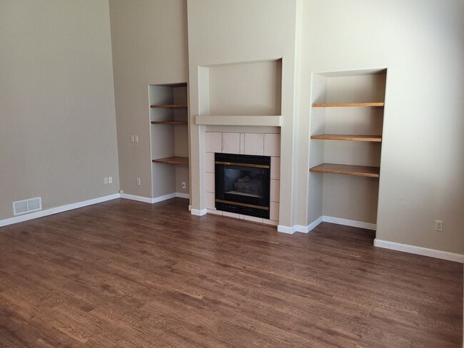 Building Photo - 305 Holbrook St