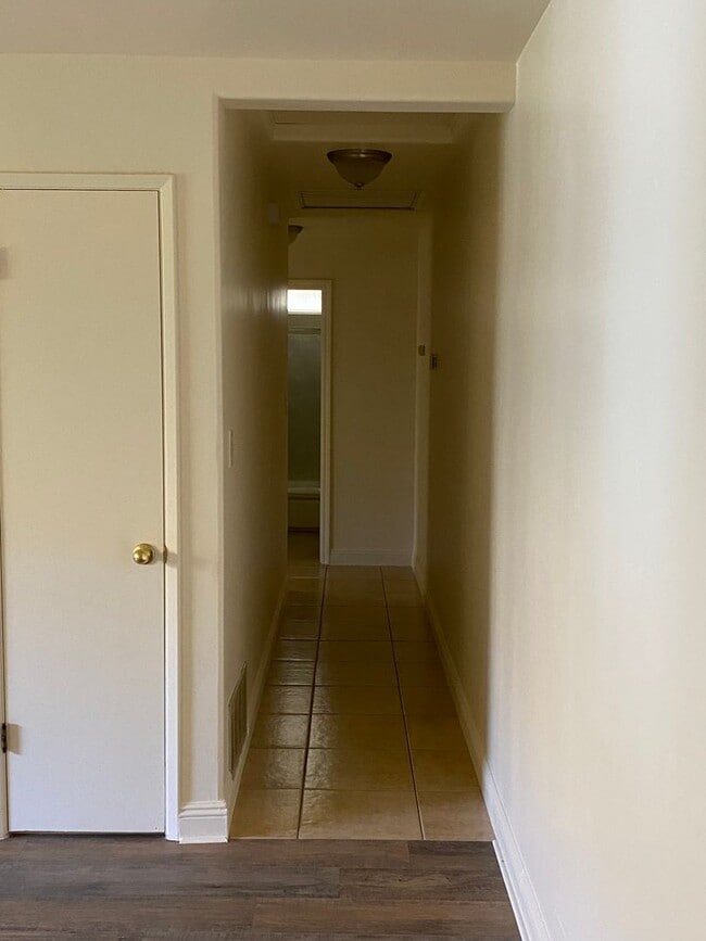 Building Photo - 2 bed/ 1 bath duplex near Downtown Vacaville