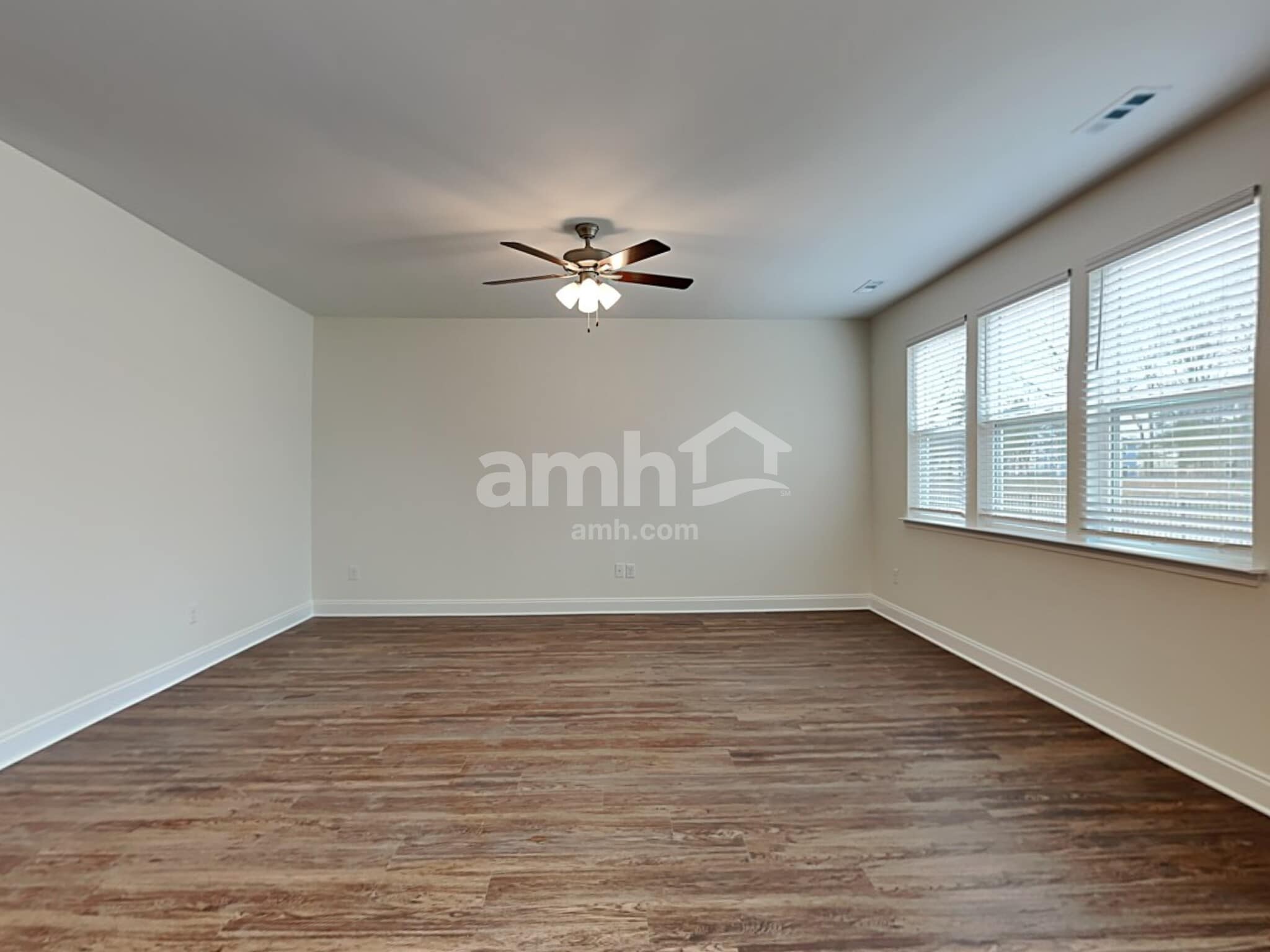 Building Photo - 1364 Lomond Dr