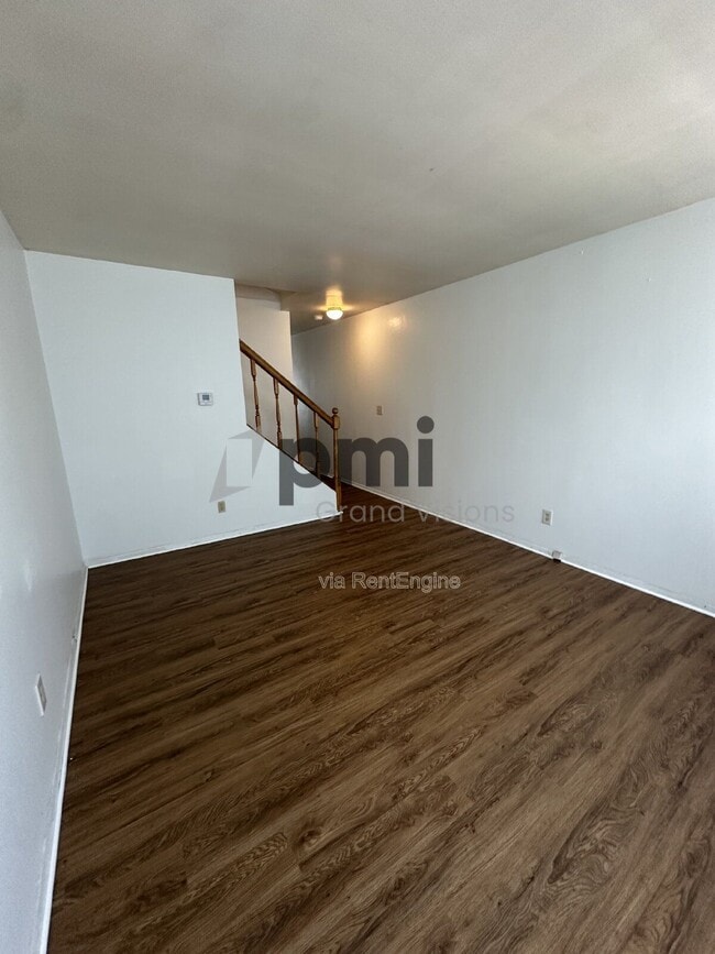 Building Photo - 1612 University Dr