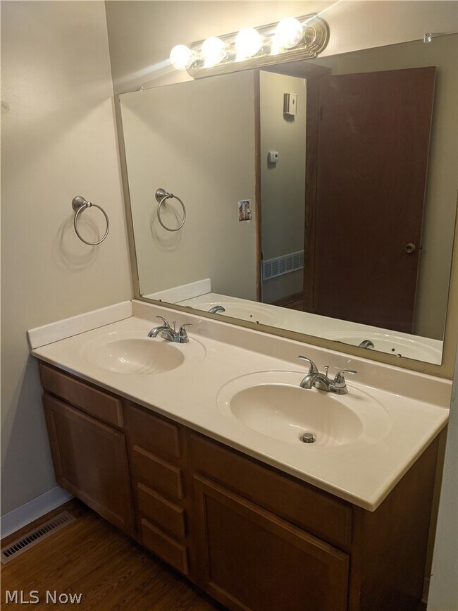 Building Photo - 51392 Breezy Hill Rd