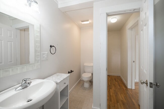 Building Photo - 1273 E Broad St