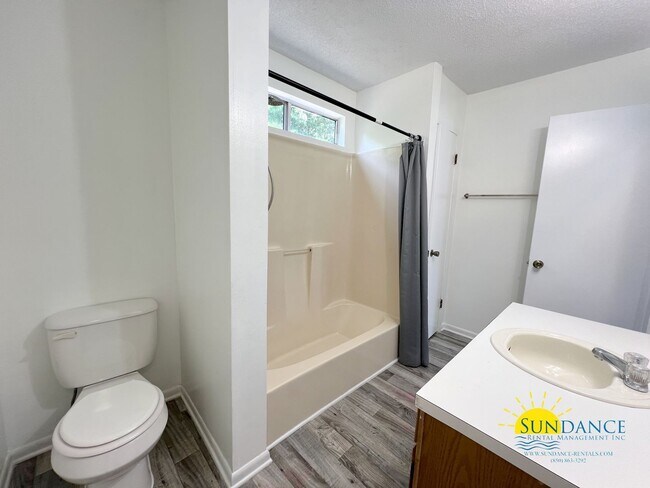 Building Photo - Spacious Two-Story 4BR Cul-De-Sac Home in South Crestview!