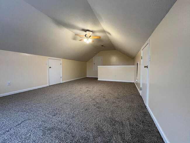 Building Photo - Welcome To Pleasant View!