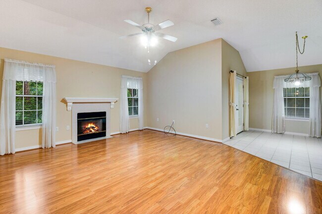 Building Photo - 366 Bay Tree Dr