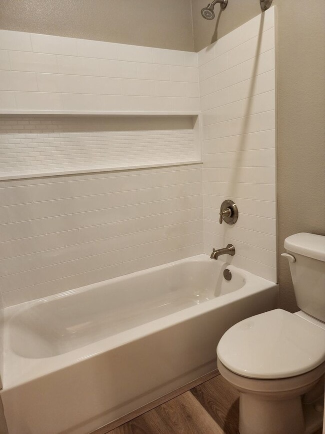 Building Photo - 4/2.5 Modern & Beautiful Townhome in Minden