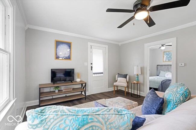 Building Photo - 606 E County Line Rd