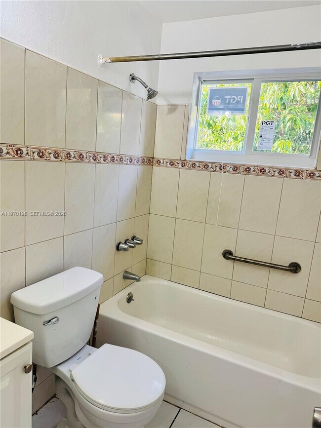 Building Photo - 2411 Rodman St