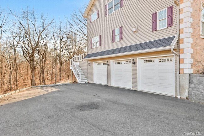 Building Photo - 34 Renfrew Rd