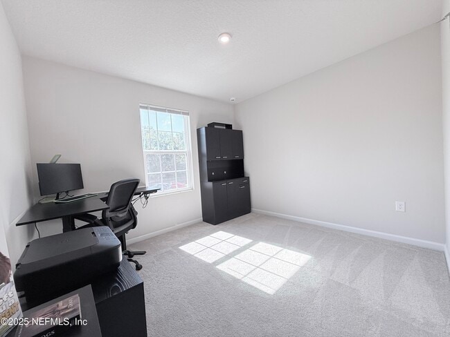 Building Photo - 5885 Creekside Crossing Dr