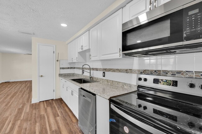 Building Photo - 4233 Mesa Dr