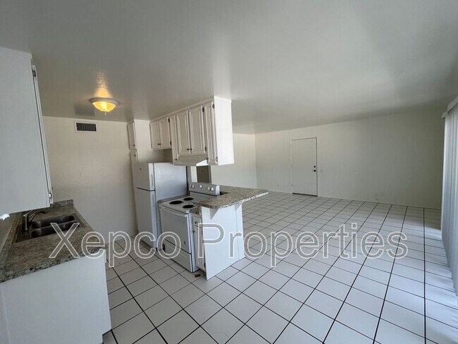 Building Photo - 550 El Cielo Rd