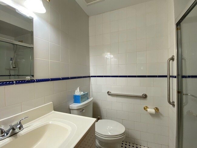 Building Photo - 213 Fort Lee Pl