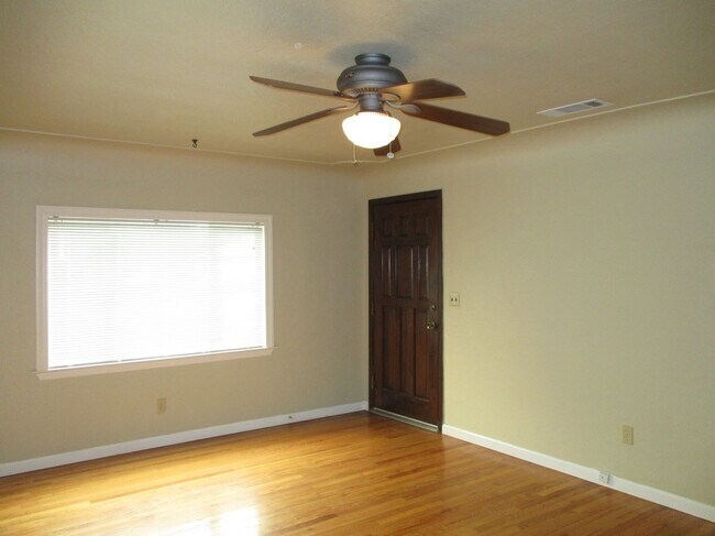 View of living room looking to entry door - 217 El Vista Ave