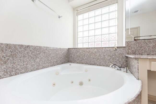 Building Photo - 17826 Island Spring Ln