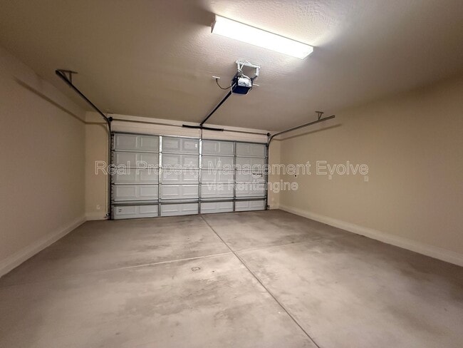 Building Photo - 5811 N 88th Ln