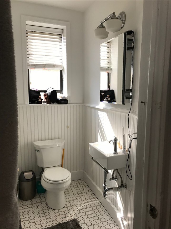 Building Photo - 315 Willow Ave