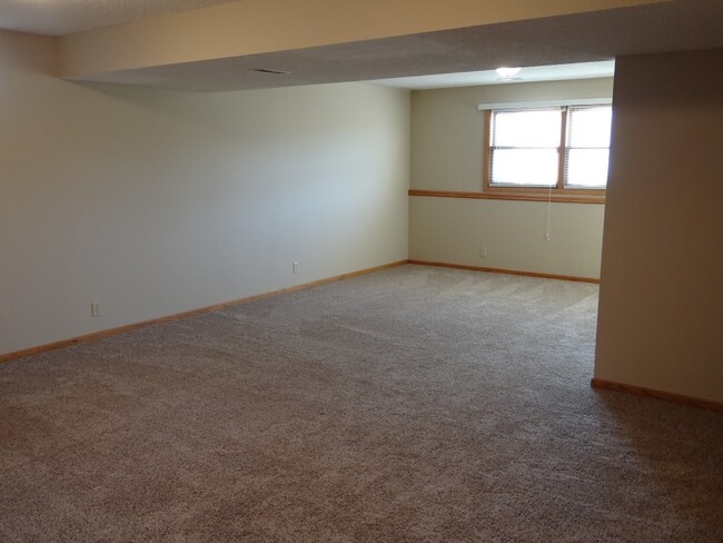 Building Photo - Nice Home In Papillion For Rent!