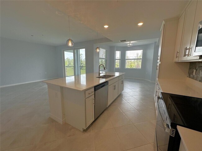 Building Photo - 14211 Heritage Landing Blvd