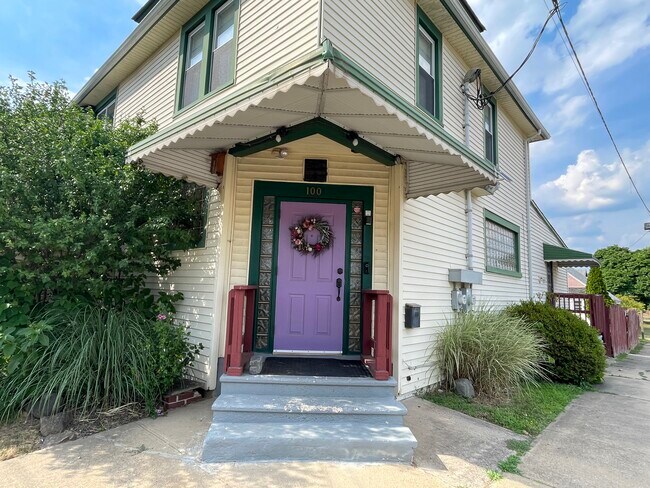 Primary Photo - 100 Homecrest Ave