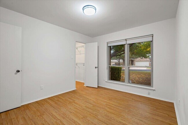 Building Photo - 1413 Gracy Dr