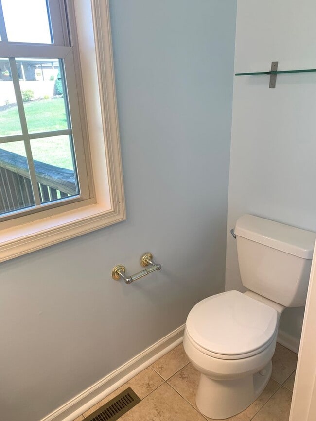 Building Photo - CONTRACT PENDING!! Lovely single family, brick rancher home with 3 beds/2.5 baths!!