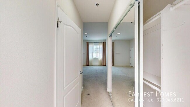 Building Photo - 4348 Mammoth Ave