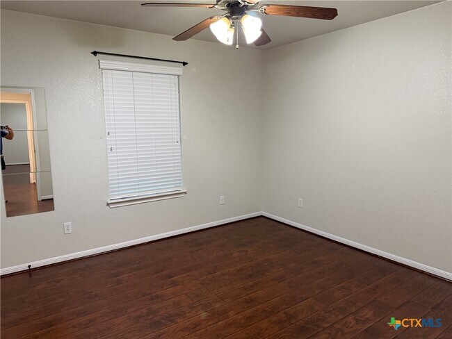 Building Photo - 621 S Roy Reynolds Dr