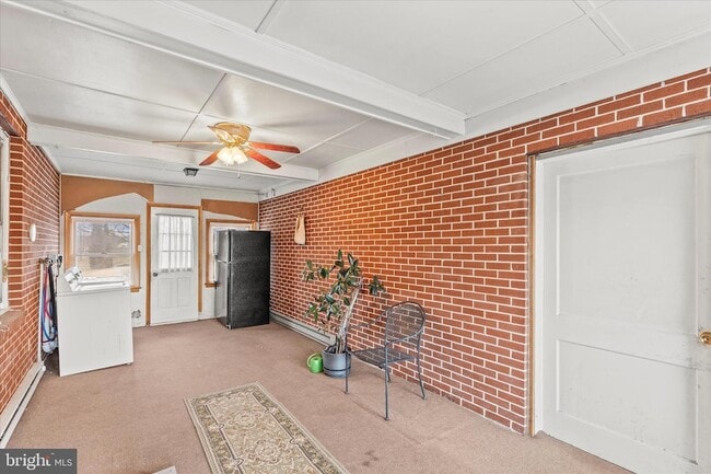 Building Photo - 1055 S Main St