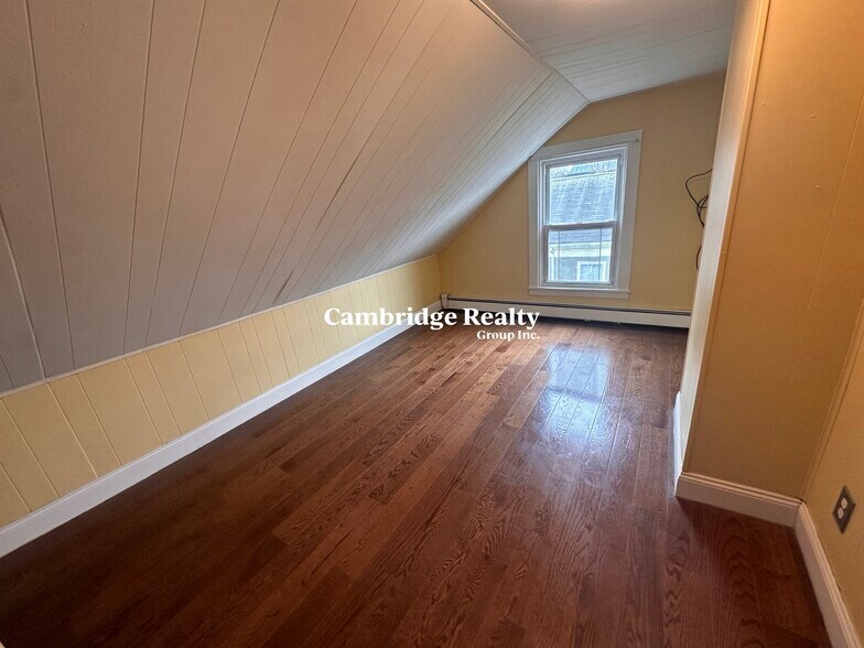 Building Photo - 22 Linden St