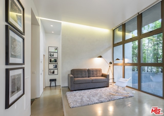 Building Photo - 1849 Fox Hills Dr