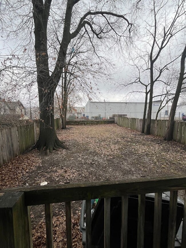 Building Photo - 3 Bedroom 1 Bathroom Home for Rent - Appli...