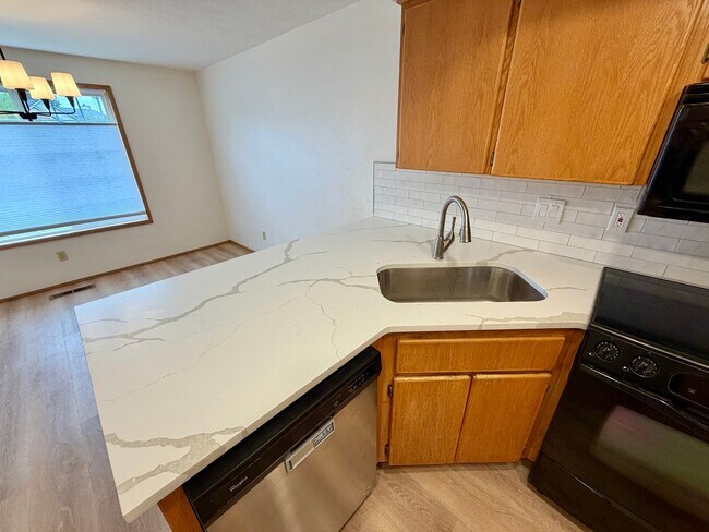 Building Photo - INQUIRE WITH IN FOR ANY MOVEIN SPECIALS Cute Ranch, Location Location in Prairie School district