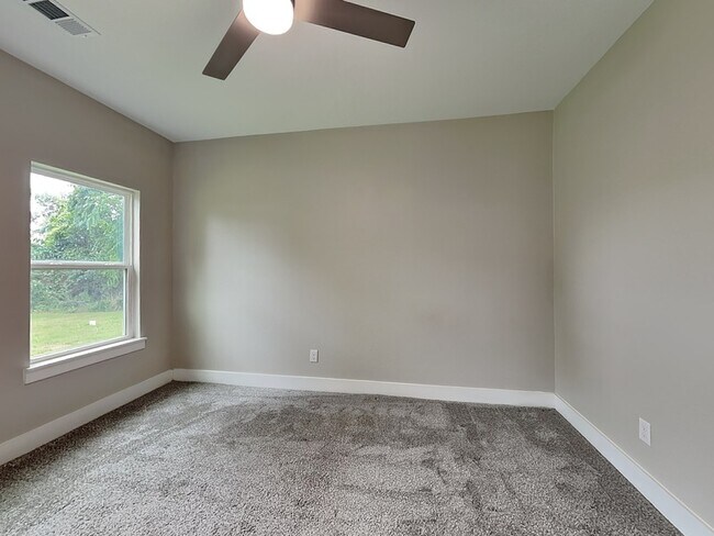 Building Photo - 111 Foster Ln