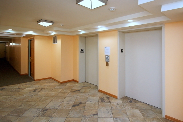 Building Photo - 6560 W Diversey Ave