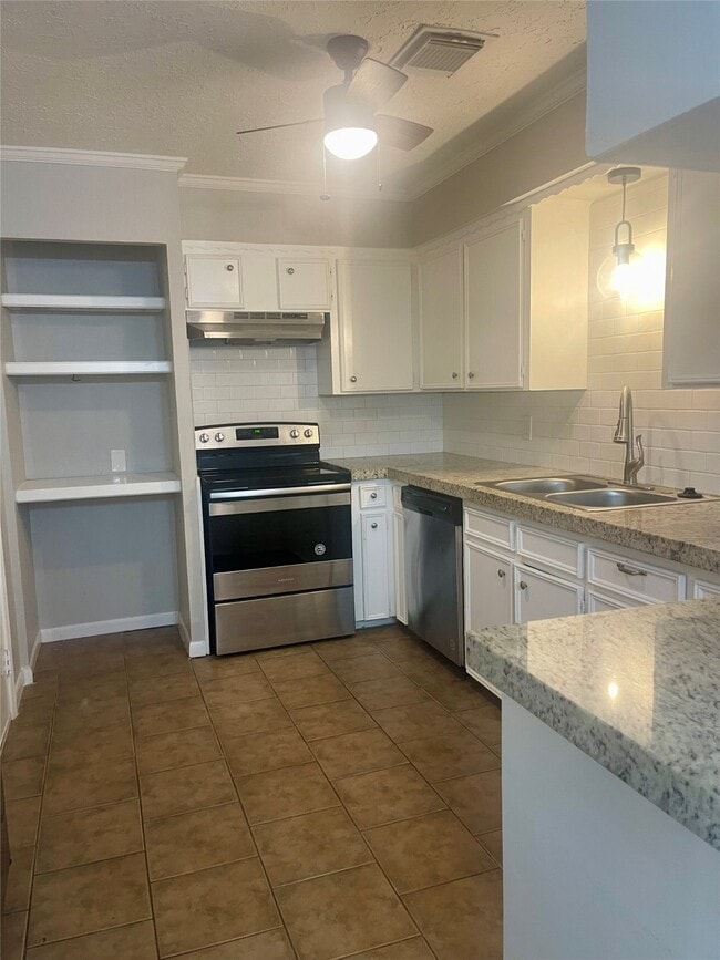 Building Photo - 2115 Yorktown Ct S