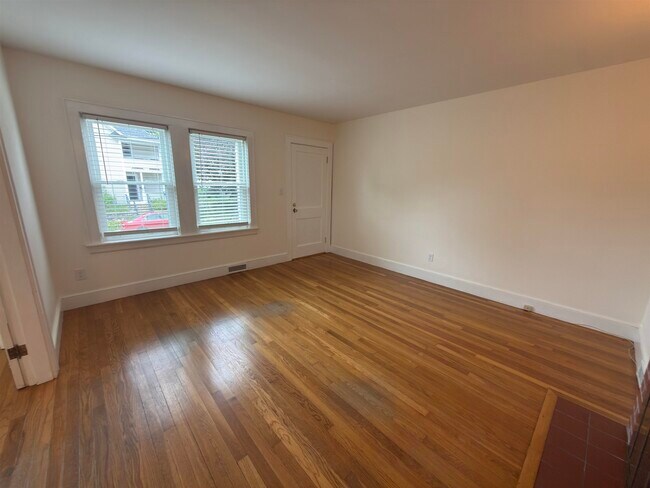 Building Photo - 573 Spruce St