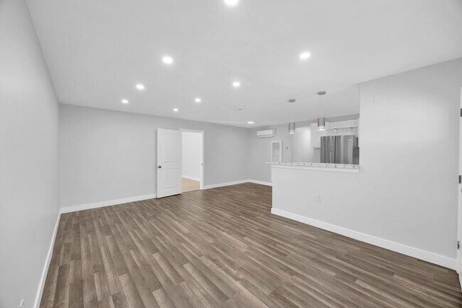 Building Photo - 1603 Vuelta Grande Ave