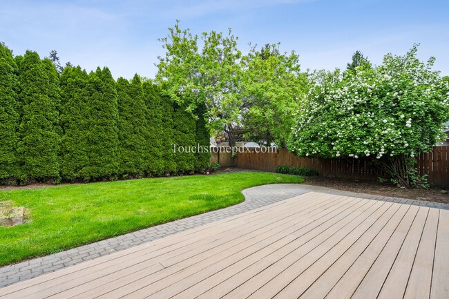 Building Photo - Updated NE Portland Home w/Fenced Yard and Upgrades!