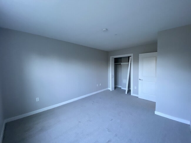 Building Photo - 20 Pond St