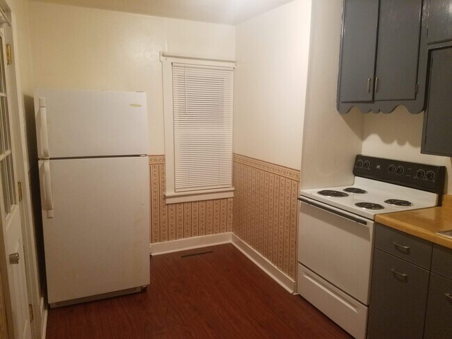 Building Photo - 200 Springhill