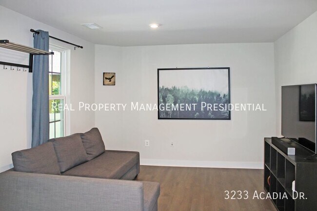 Building Photo - 3233 Acadia Dr