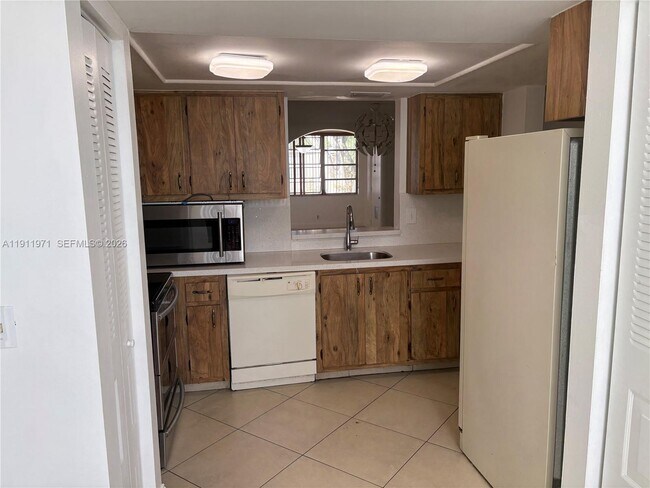 Building Photo - 1040 NW 80th Ave