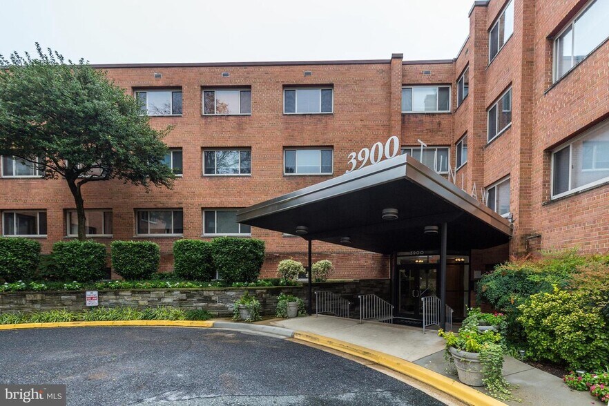 Building Photo - 3900 Tunlaw Rd NW