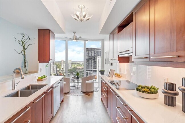 Building Photo - 333 Las Olas Way