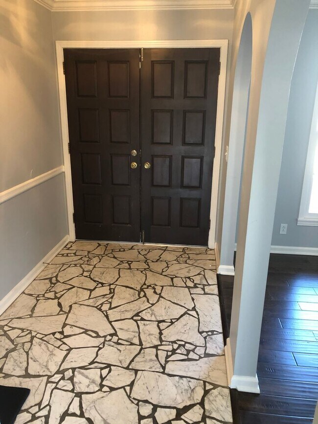 Building Photo - Charming single-level ranch home offers 4 bedrooms and 2 bathrooms in Brentwood